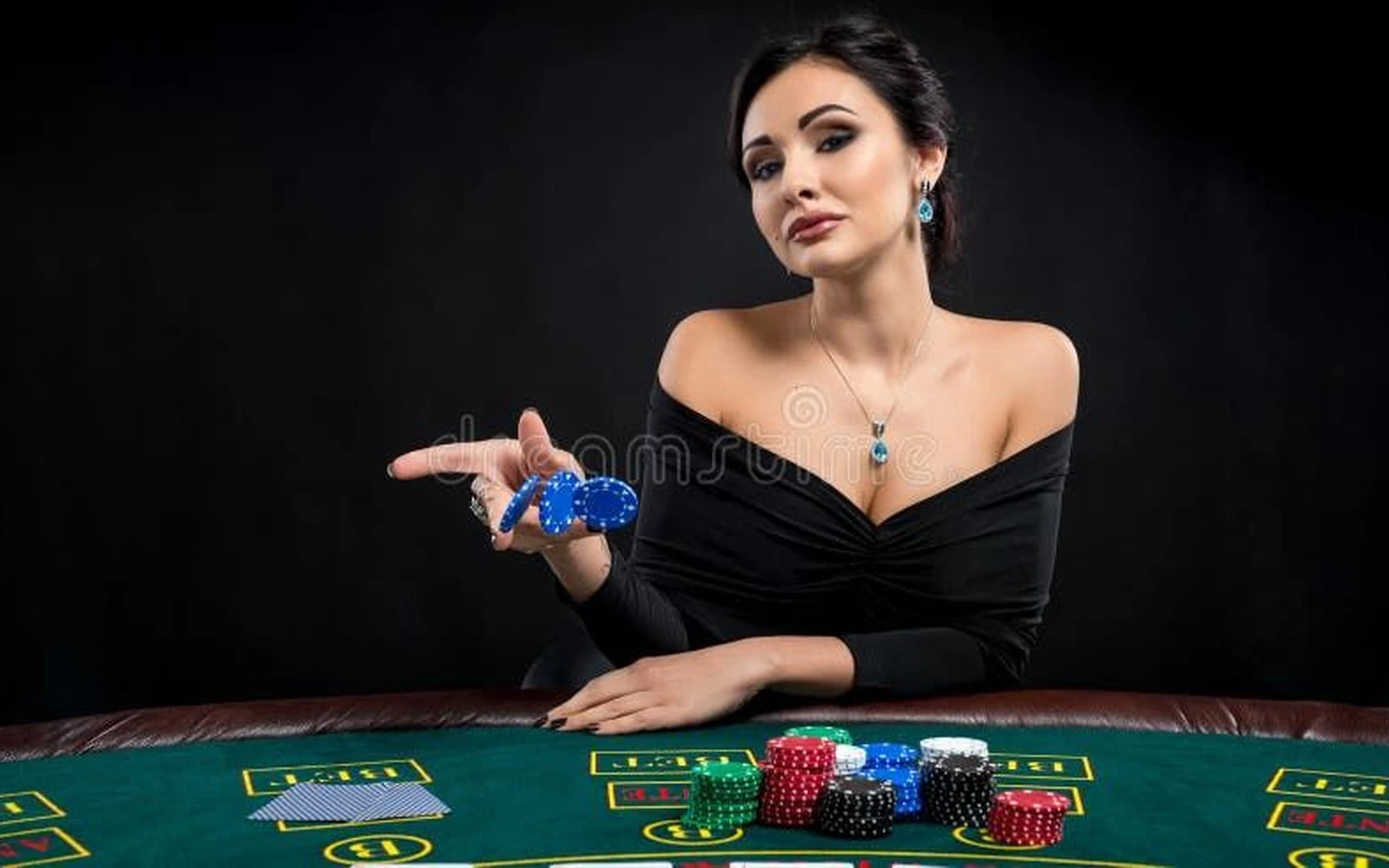 Visual promosi hiburan dengan model perempuan